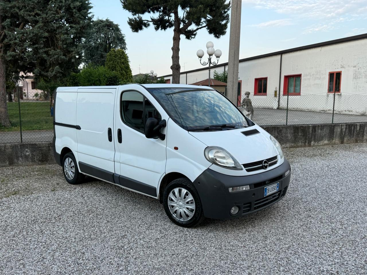 Opel Vivaro 27 2.0i 16V PC-TN Furgone