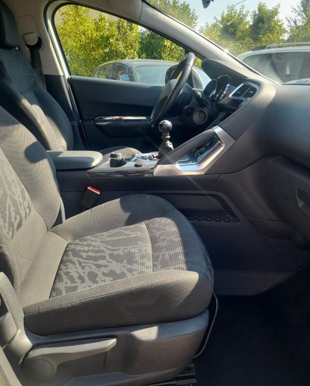 PEUGEOT 3008 HDi Business
