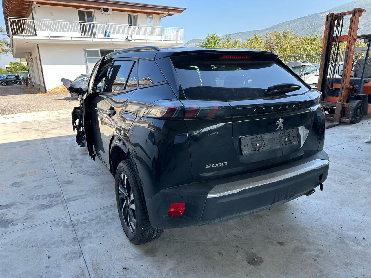 Peugeot 2008 BlueHDi 130 S&S EAT8 Allure SINISTRAT