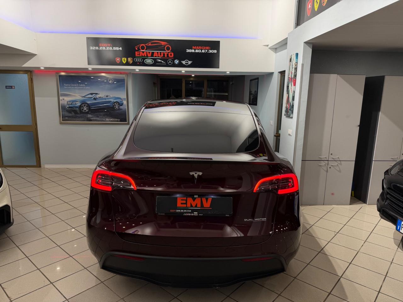 Tesla Model Y AWD Performance Iva esposto