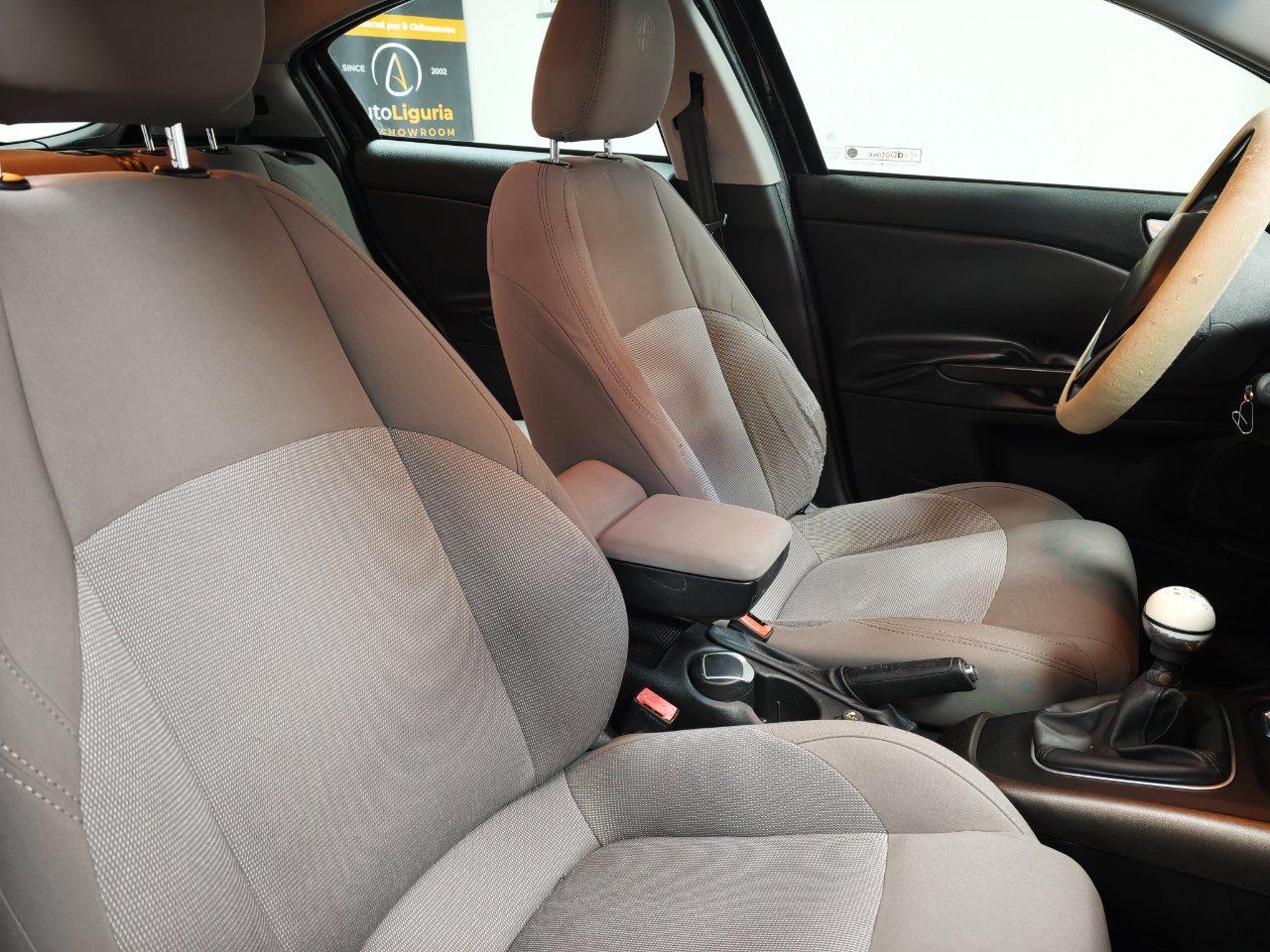 Alfa Romeo Giulietta 1.6 jtdm Distinctive 120cv LEGGI