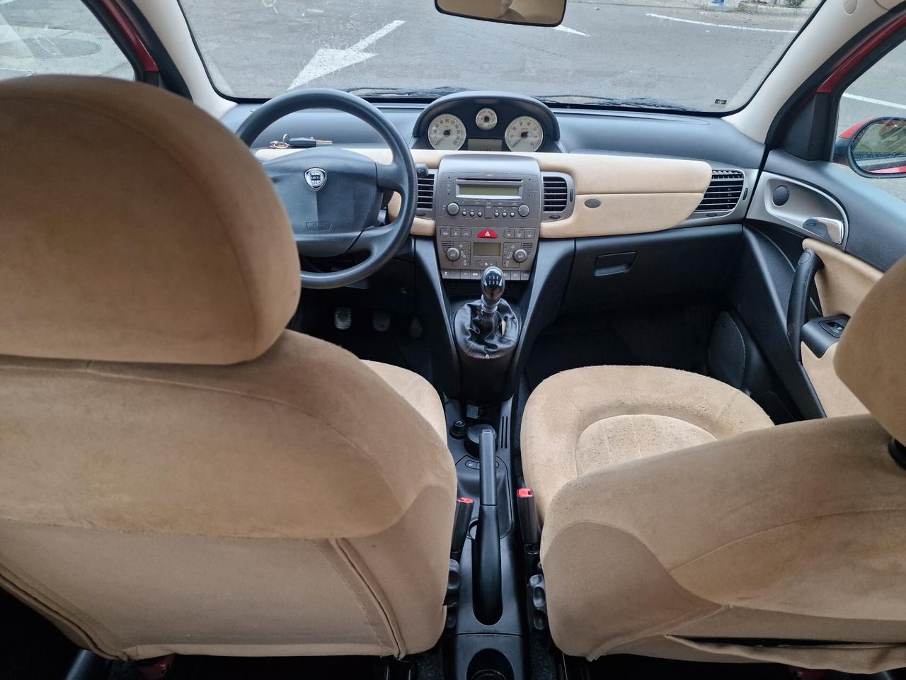 Lancia Ypsilon 1.4 16V Platino