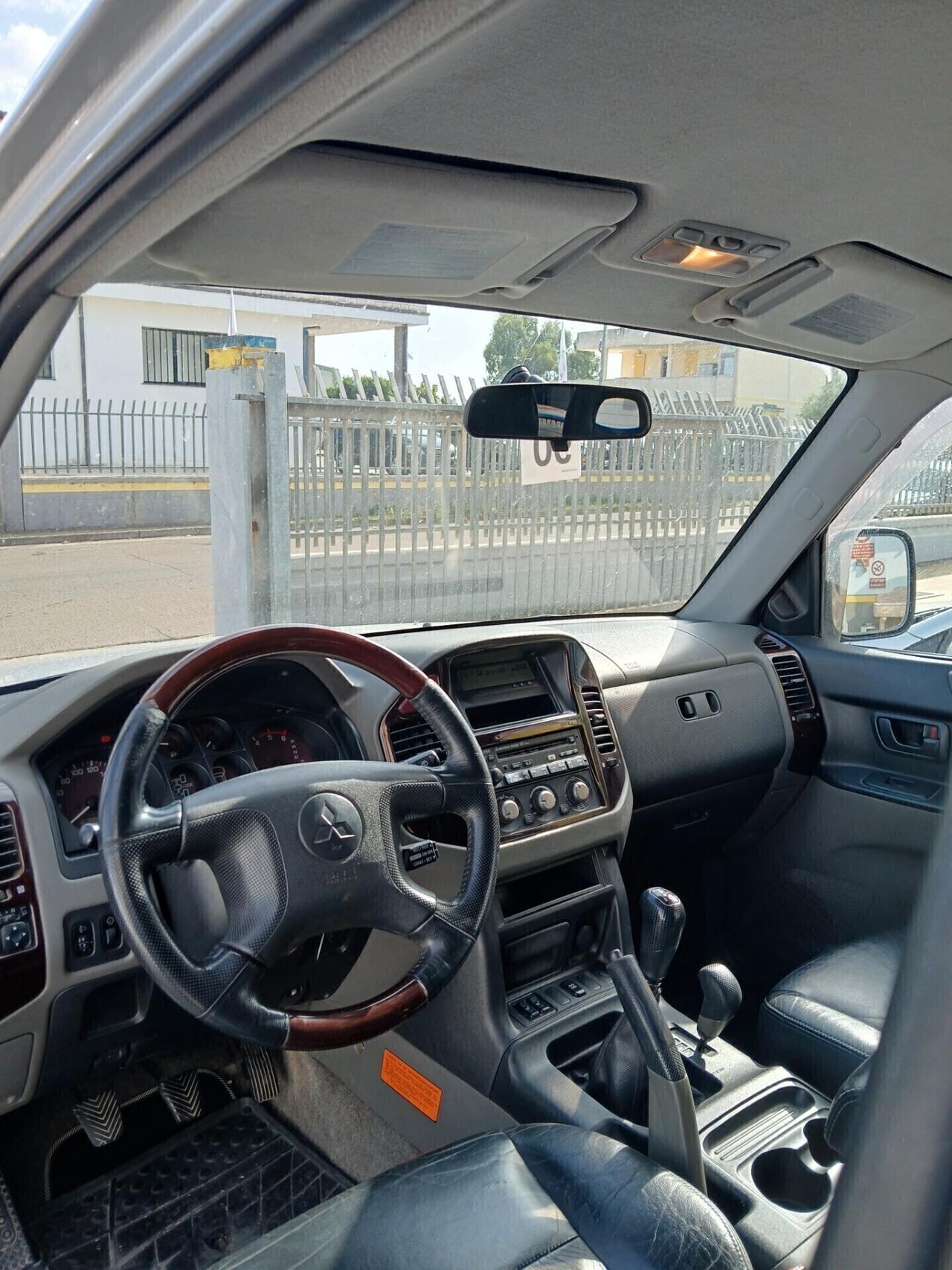 MITSUBISHI Pajero GLS1 3.200 DI-D 160cv 3porte