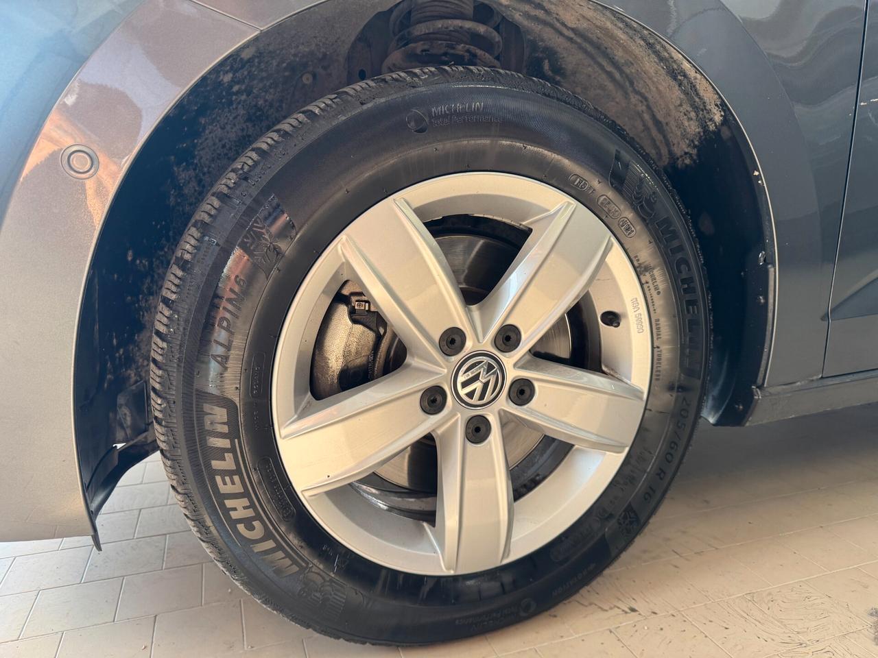 Volkswagen Touran 1.6 TDI Highline Technology 7 posti