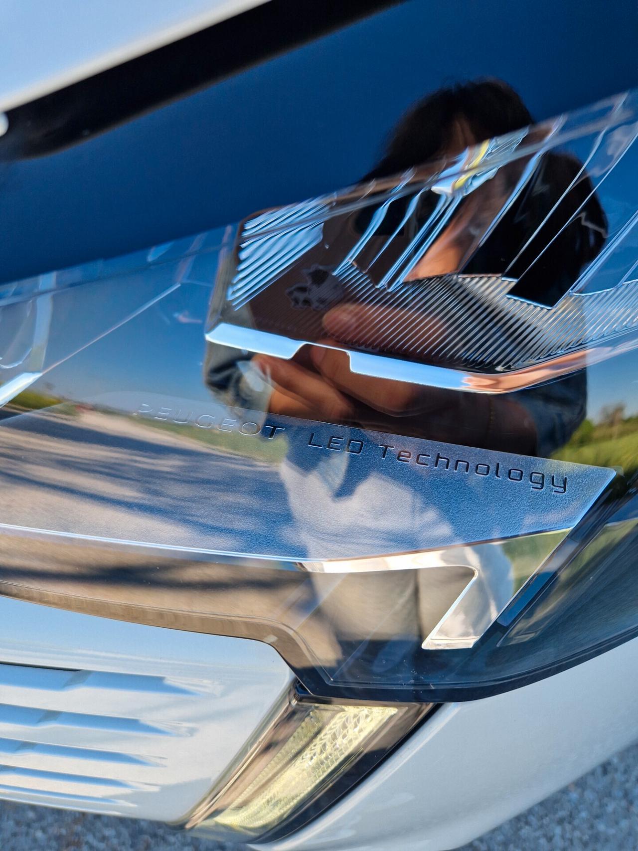 Peugeot 3008 BlueHDi 130 S&S EAT8 Allure