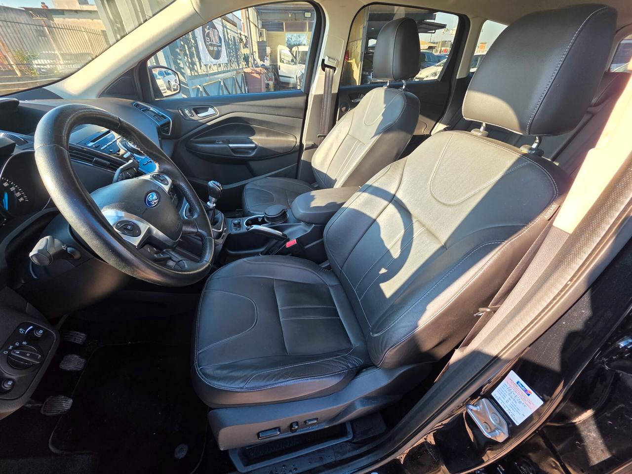 Ford Kuga 2.0 TDCI 140 CV 4WD Powershift Titanium