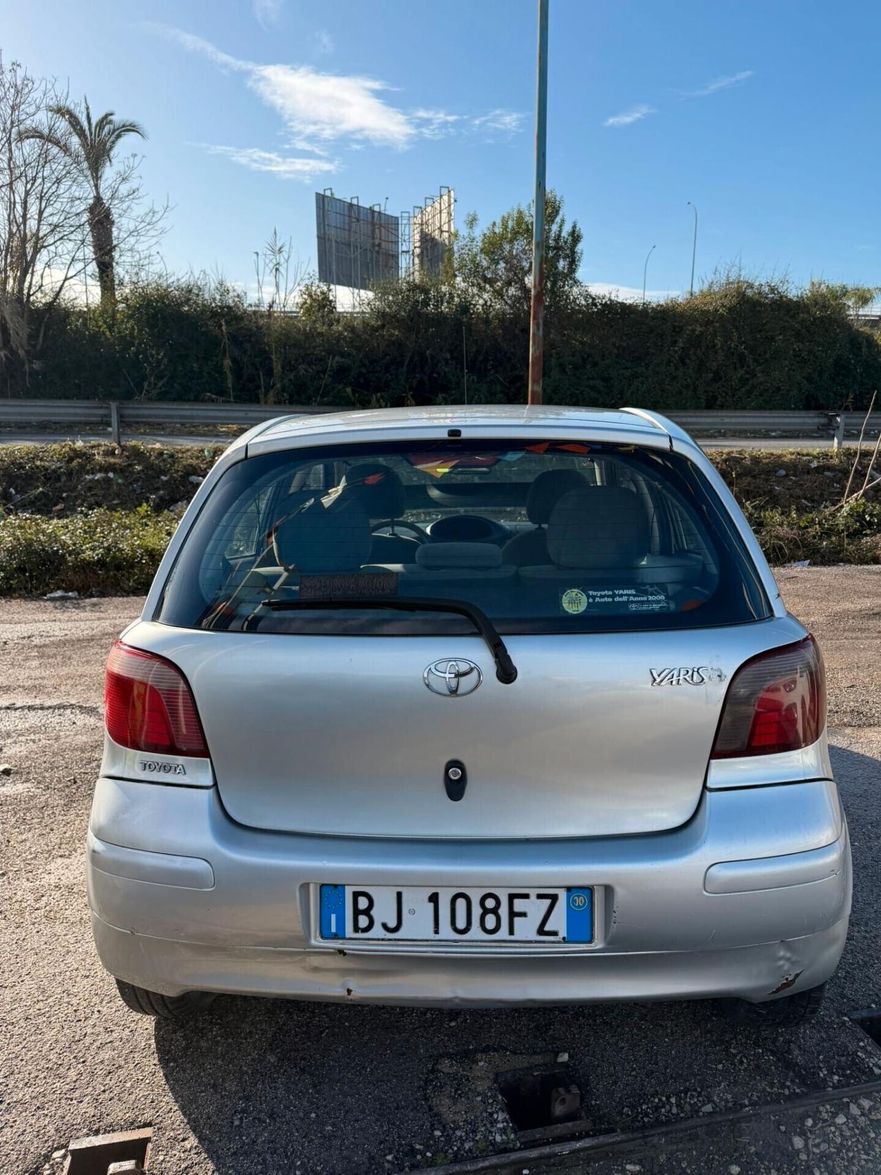 Toyota Yaris 1.0i 16V cat 5 porte Sol