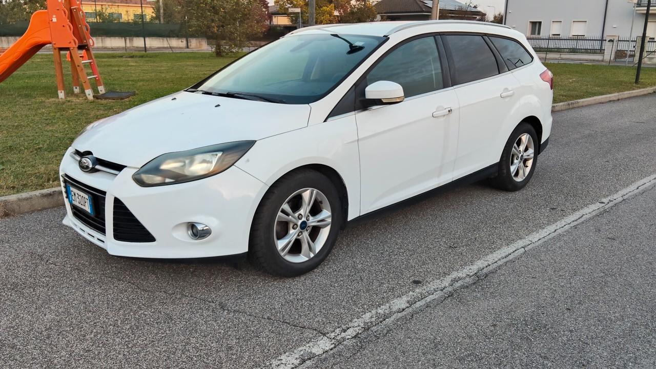 Ford Focus 1.6 TDCi con gancio traino