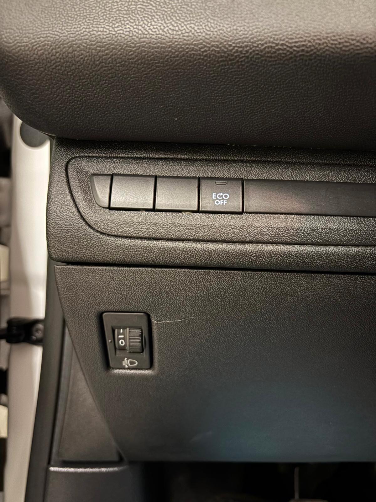 Peugeot 208 1200cc 82cv allestimento Active