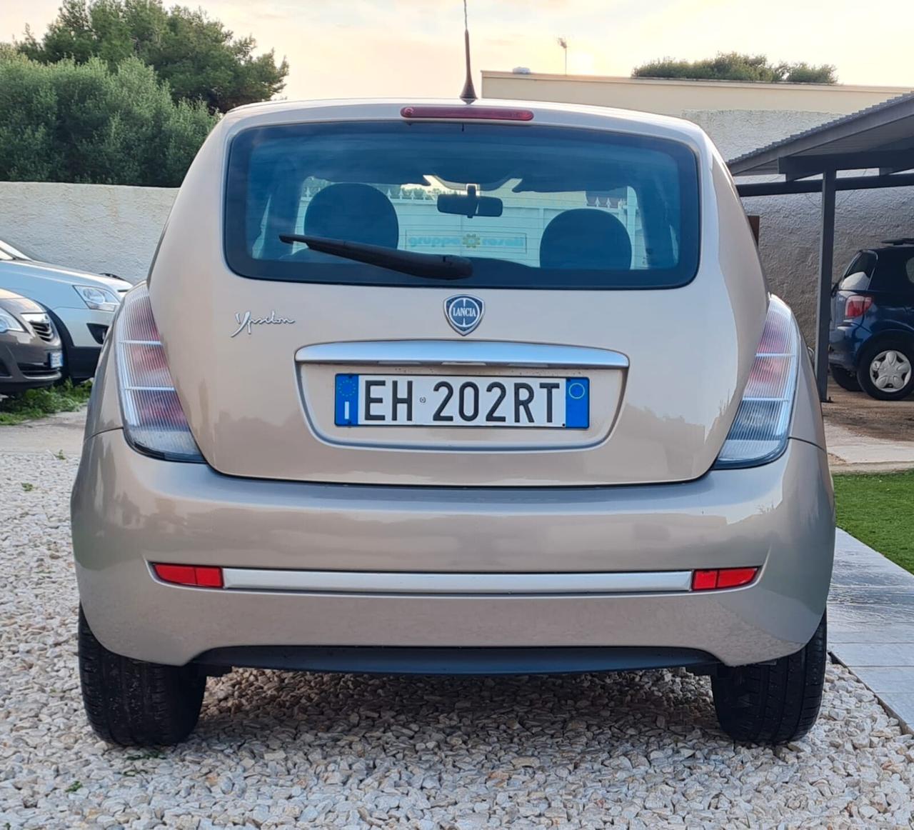 Lancia Ypsilon 1.3 MJT 75 CV New Oro