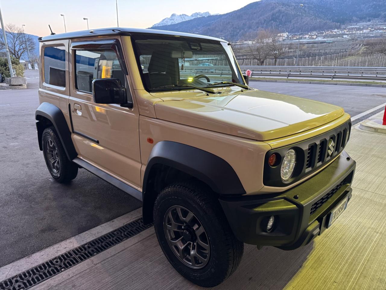 Suzuki Jimny 1.5 5MT Top