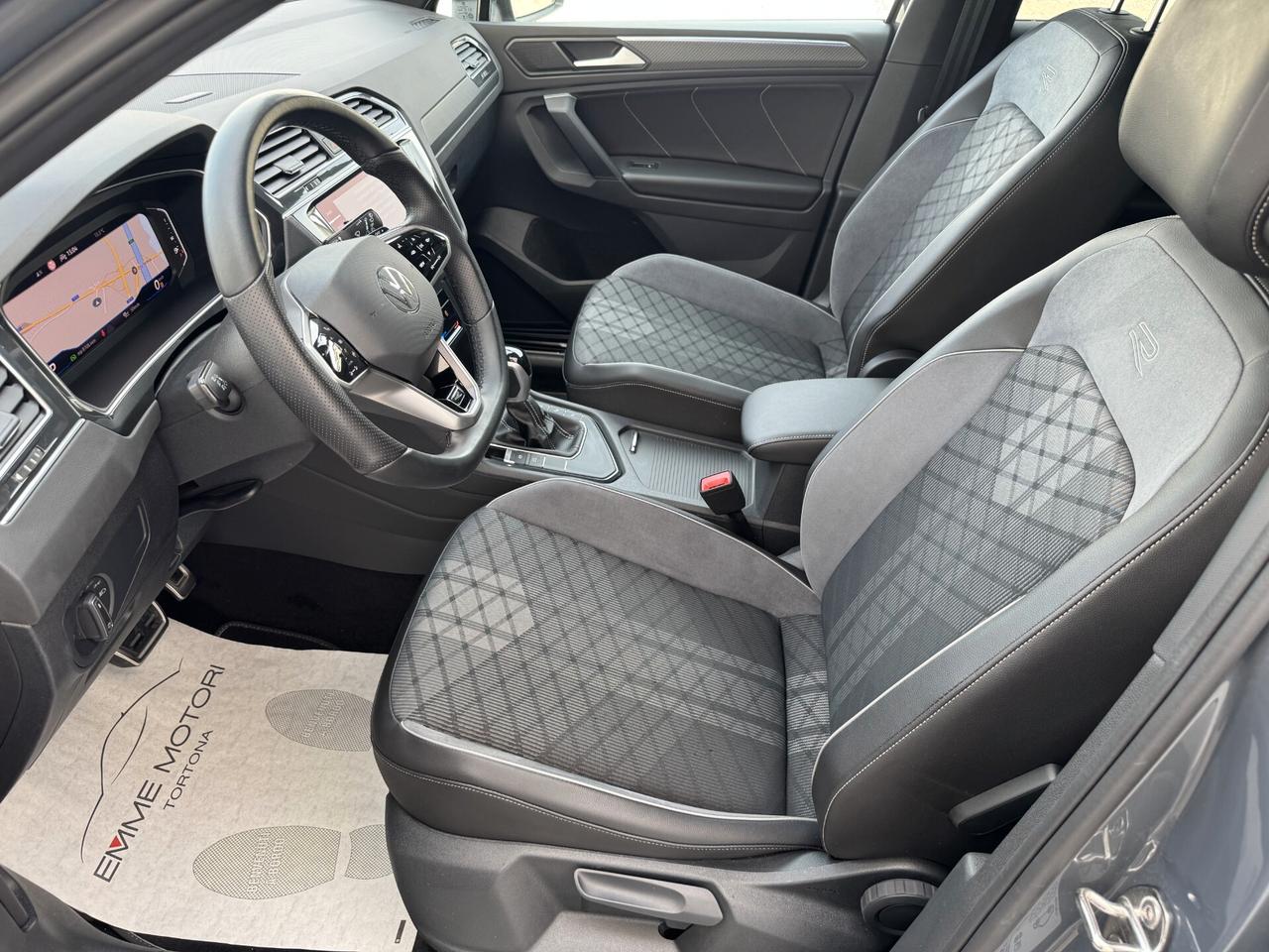 Volkswagen Tiguan 2.0 tdi R-Line 150cv DSG + Fari Matrix Service VW