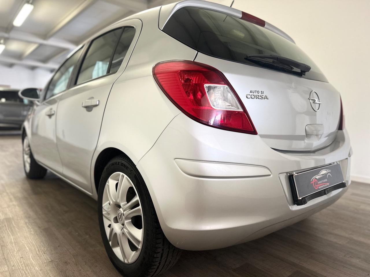Opel Corsa 1.2 5 porte Cosmo NEOPATENTATI