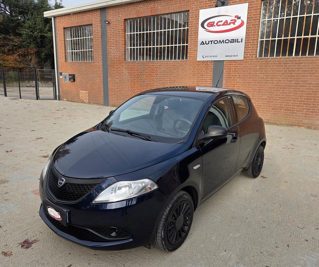 Lancia Ypsilon 1.2 69 CV 5 posti GPL Ecochic Elefantino Blu