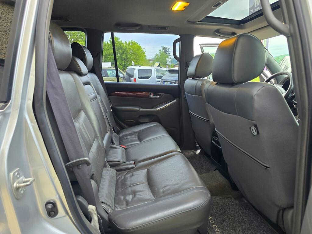 Toyota Land Cruiser 3.0 D-4D WAGON 8 POSTI