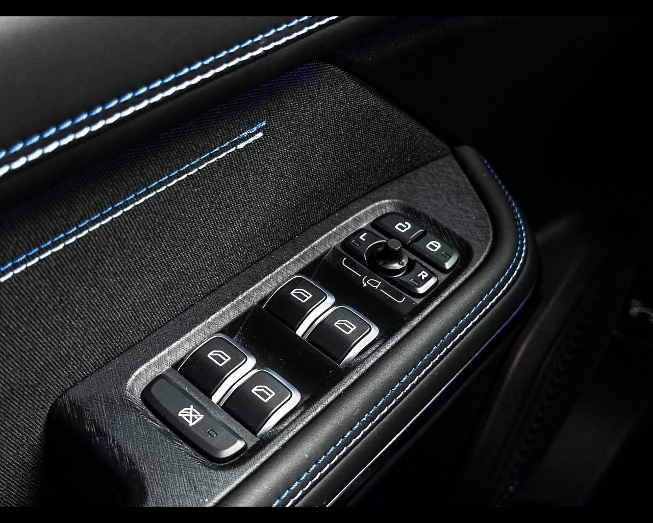 LYNK&CO 01 - 01 PHEV