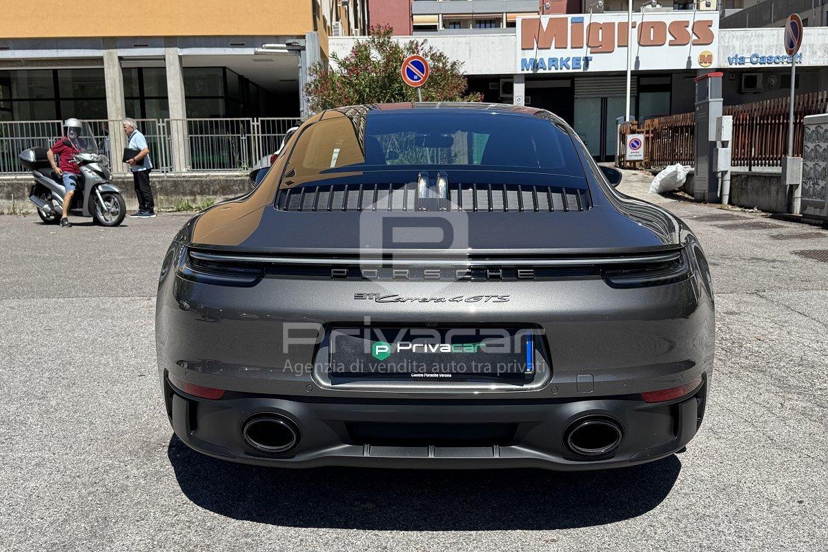 PORSCHE 911 Carrera 4 GTS