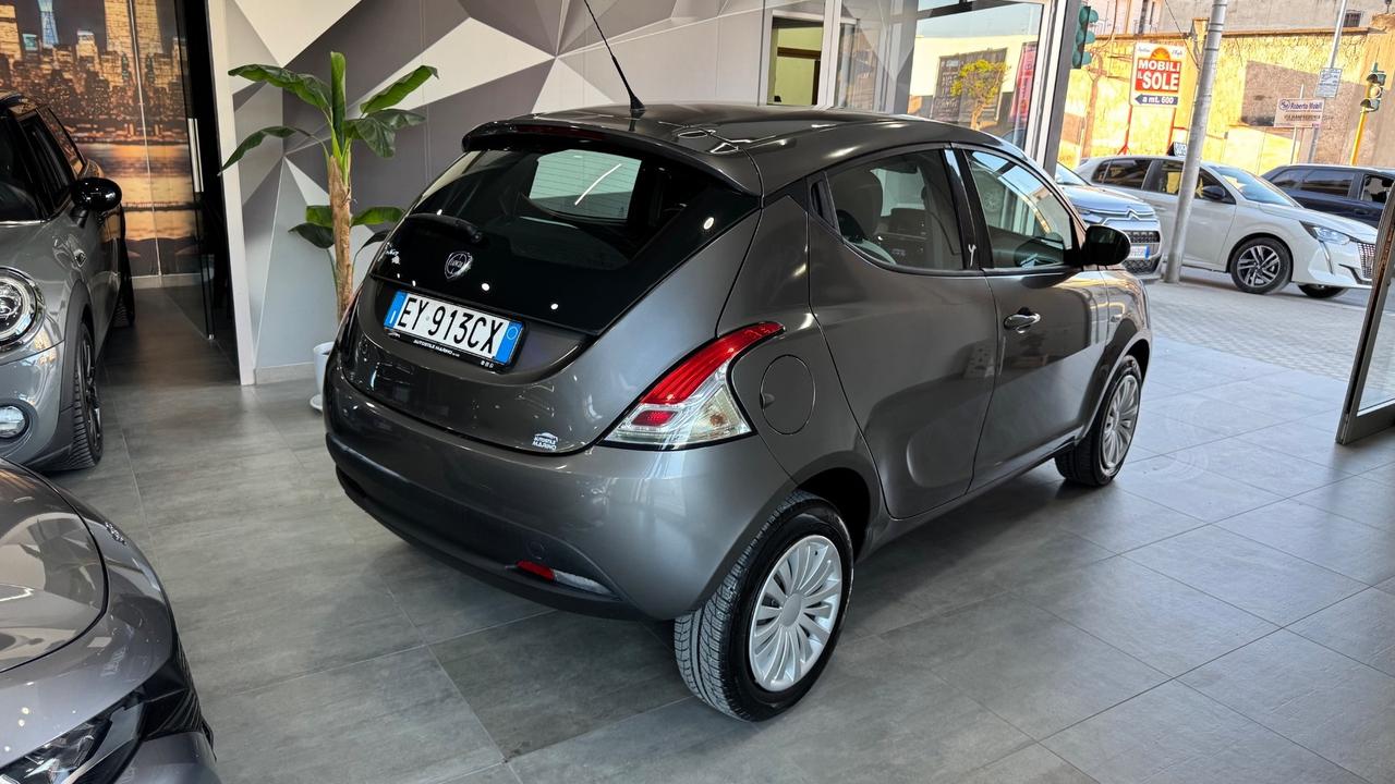 Lancia Ypsilon 0.9 TwinAir 85 CV 5 porte Metano Ecochic Elle