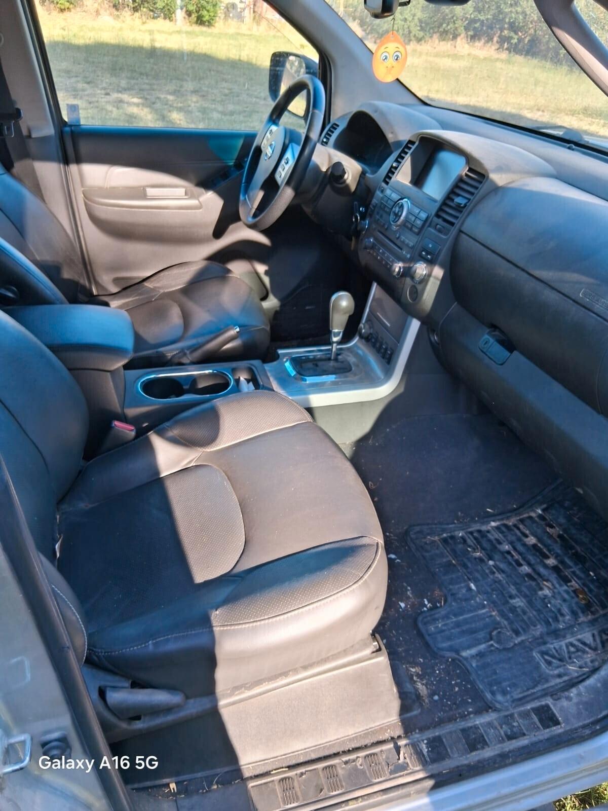 Nissan Navara 3.0 dCi 4 porte Double Cab LE V6