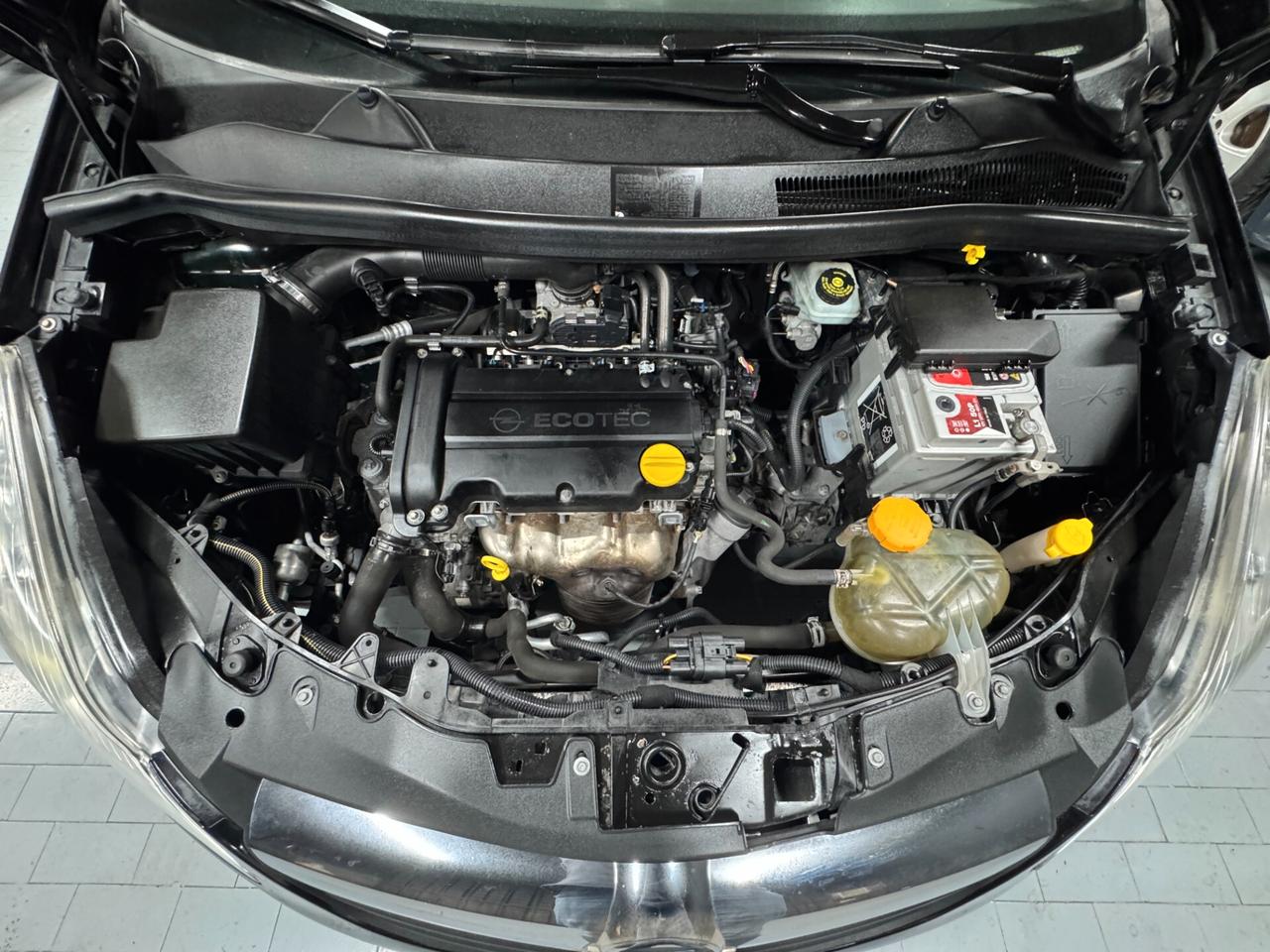 Opel Corsa 1.2 5 porte Cosmo