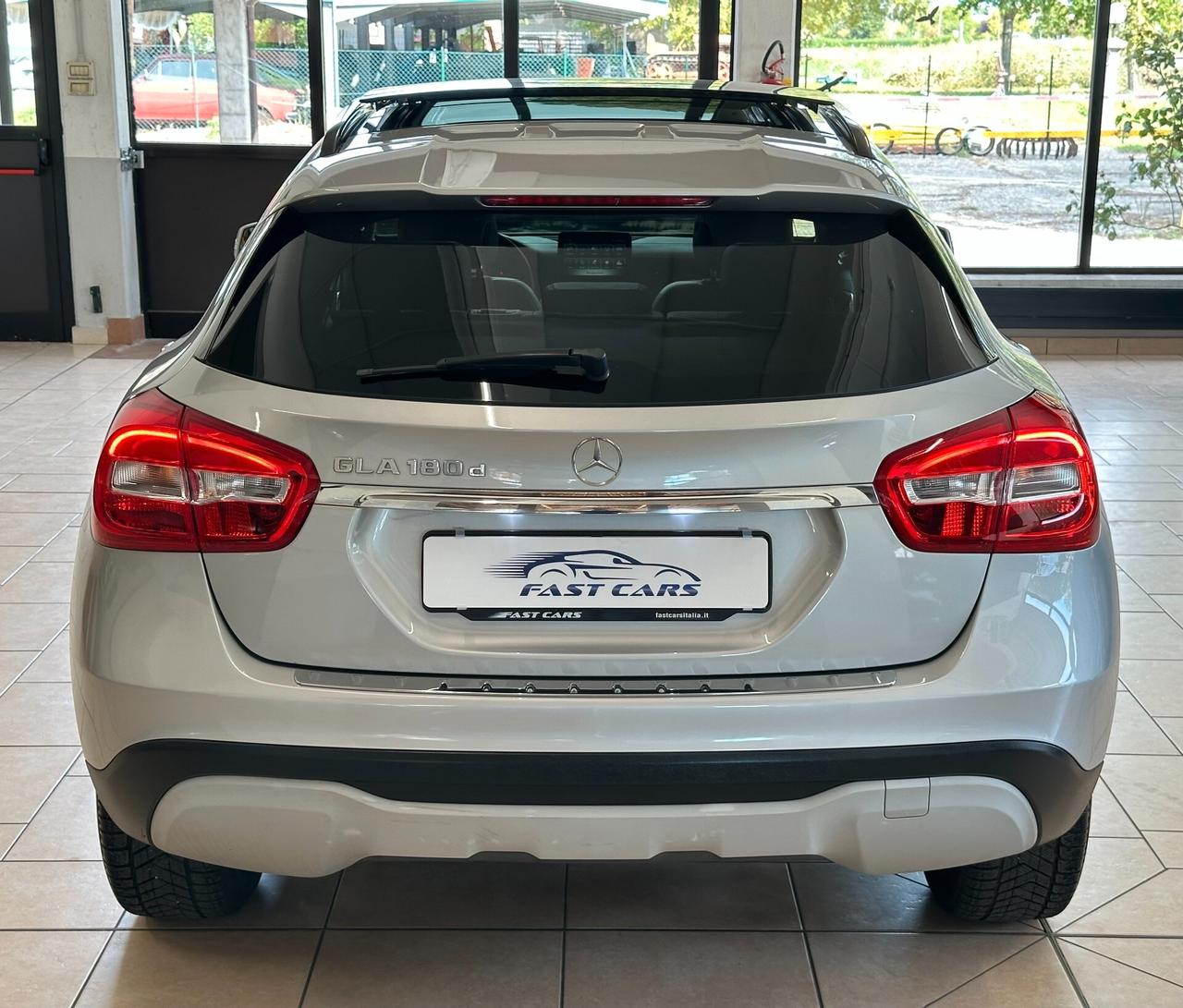 MERCEDES - BENZ GLA 180 d AUTO *TETTO*NEOPATENTATI*CAMERA*