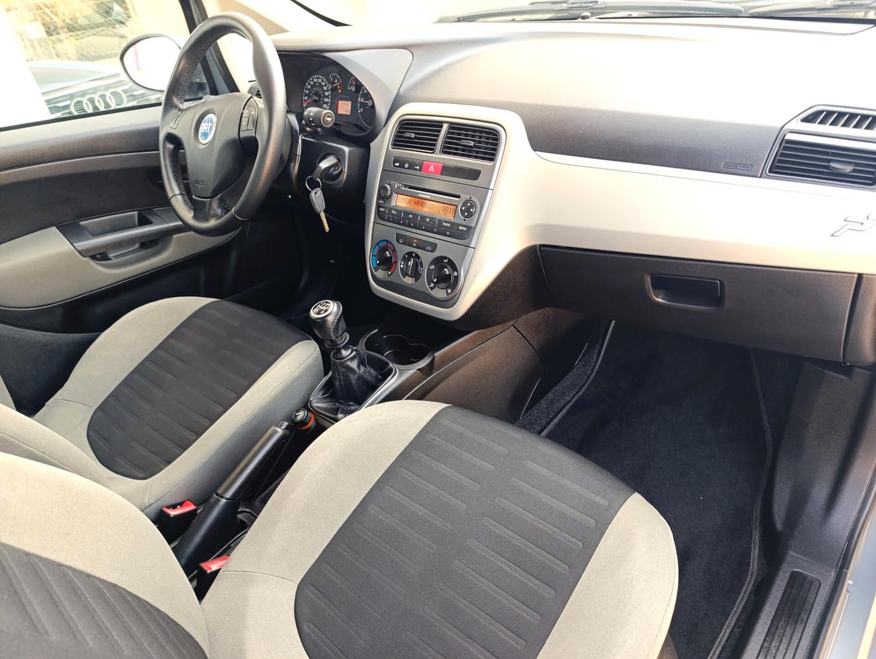 Fiat Grande Punto 1.4 5 porte Dynamic - Uniproprietario - Ok Neopatentati