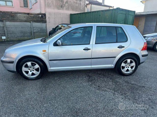 VOLKSWAGEN Golf 1.6 cat 5 porte Highline