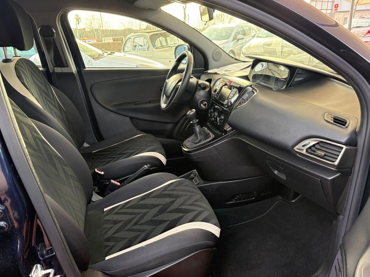 Lancia Ypsilon 1.2 ---5 porte GPL Ecochic Silver