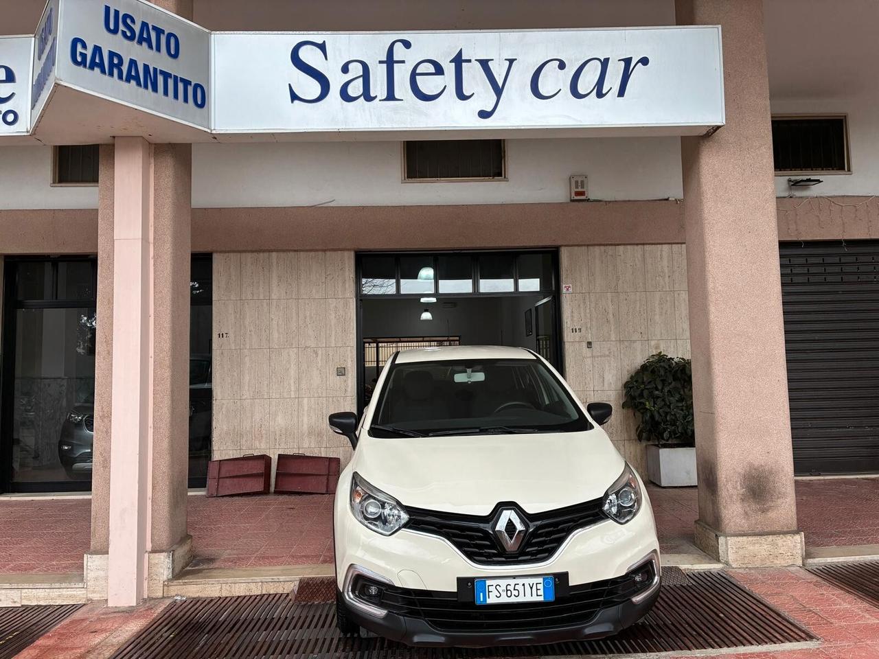 Renault Captur 1.5dCi90CV navi retro perfetta-18