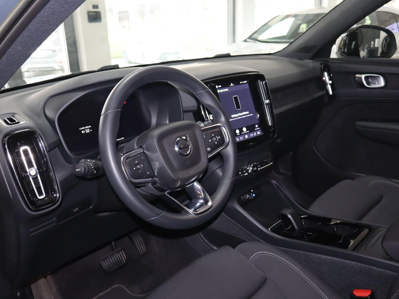 Volvo XC40 Core Recharge Pure #50780