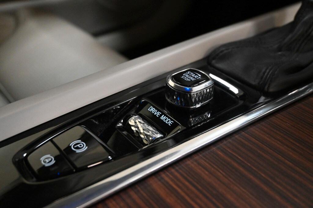 VOLVO V60 (2018-->) V60 D4 Geartronic Inscription