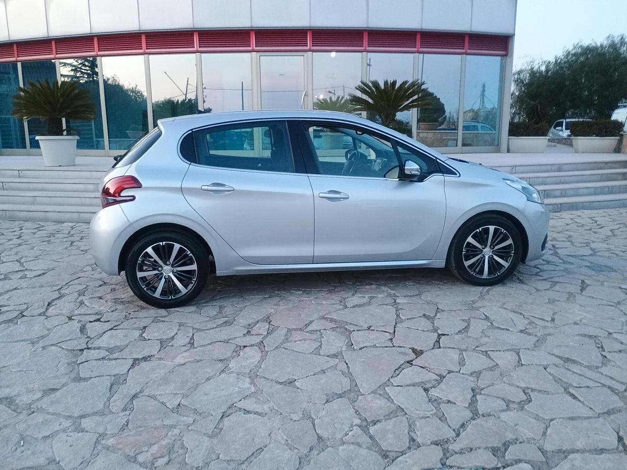 Peugeot 208 BlueHDi 75 5 porte Allure