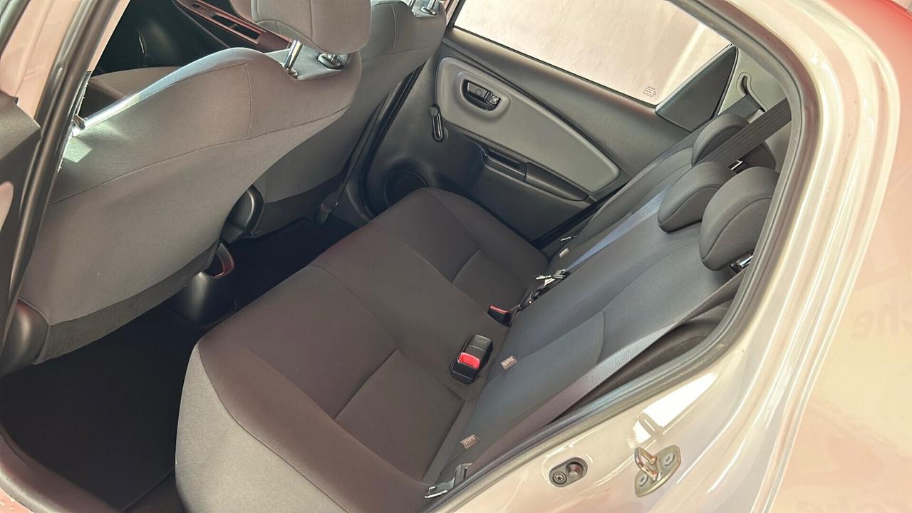 Toyota Yaris 1.4 D-4D Lounge 2015 DA VETRIN A