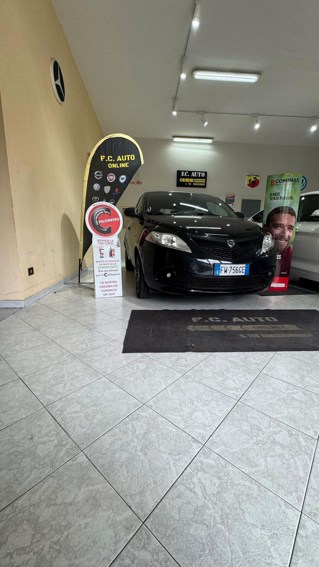 Lancia Ypsilon 1.2 69 CV 5 porte GPL Ecochic Elefantino Blu