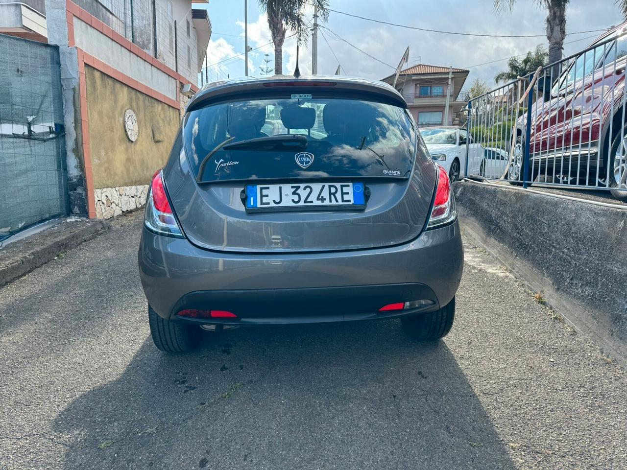 Lancia Ypsilon 1.2 69 CV 5 porte S&S Silver