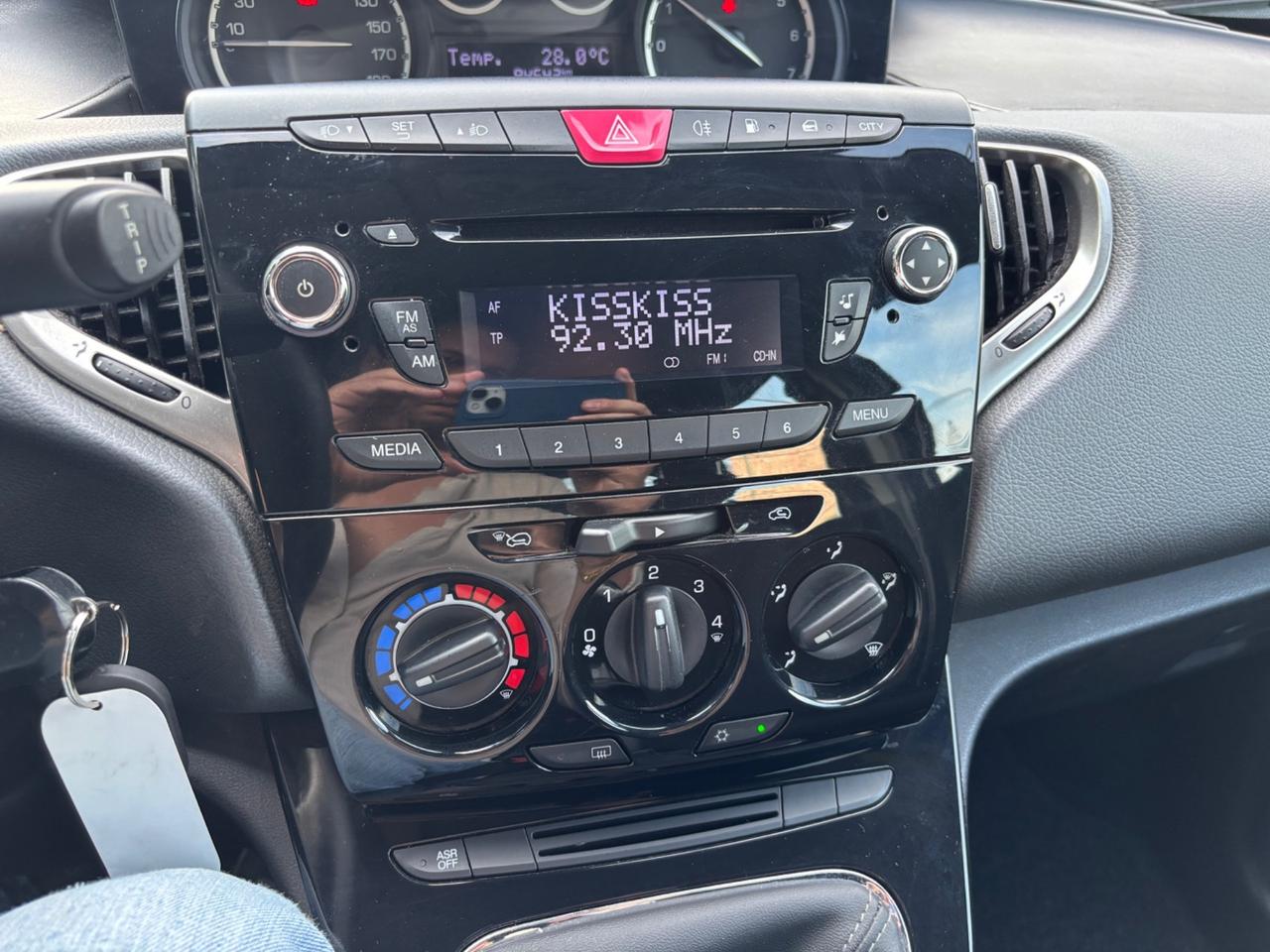 Lancia Ypsilon 5 porte Metano Ecochic OK NEOPATENTATI