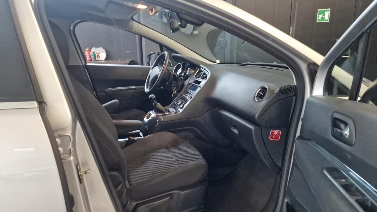 Peugeot 5008 1.6 HDi 112CV Allure