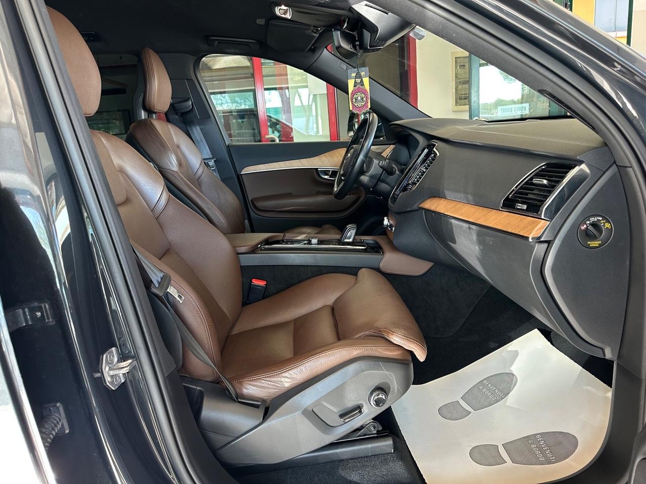 Volvo XC 90 XC90 B5 (d) AWD Geartronic 7 posti Mom