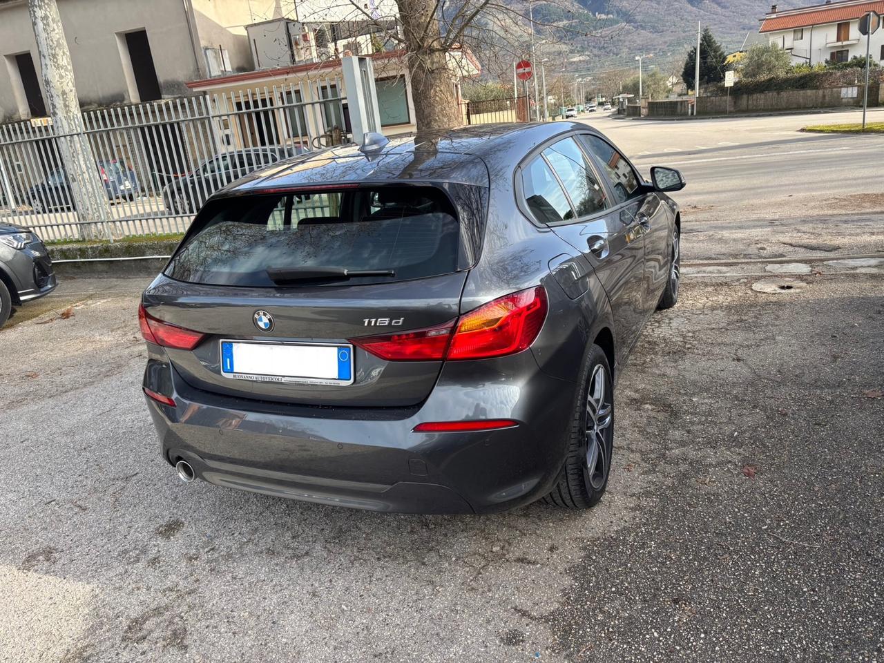 Bmw 116 116d 5p. Business Advantage