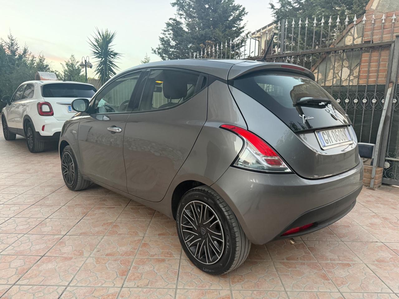 Lancia Ypsilon 1.0 FireFly 5 porte S&S Hybrid Silver Plus