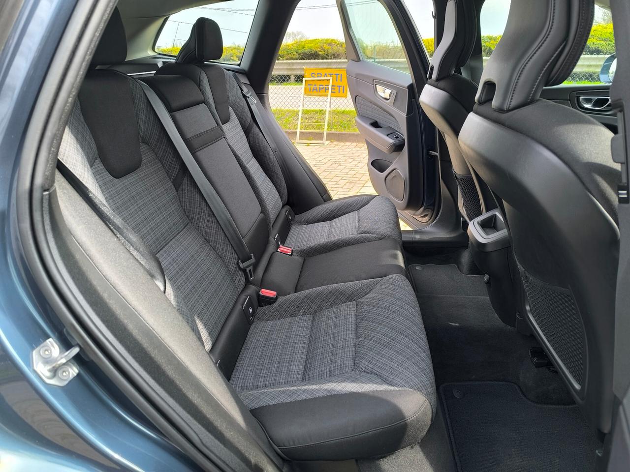 Volvo XC 60 XC60 B4 (d) AWD Geartronic Momentum Pro Sport