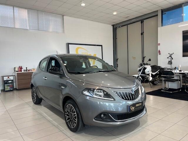Lancia Ypsilon 1.0 firefly hybrid Silver *18.000 KM*