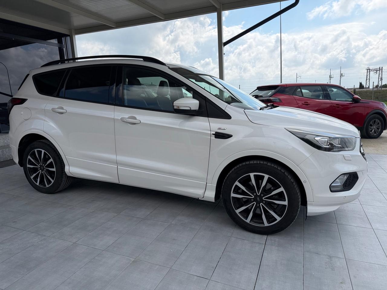 Ford Kuga 1.5 TDCI 120 CV S&S 2WD Powershift ST-Line