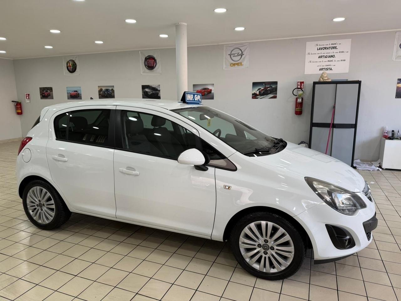 Opel Corsa 1.2 gpl 2014 restyling
