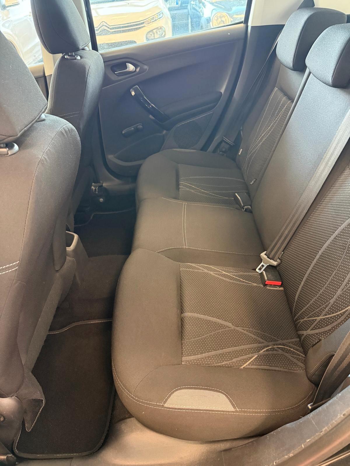 Peugeot 208 1.4 HDi 68 CV 5 porte Allure