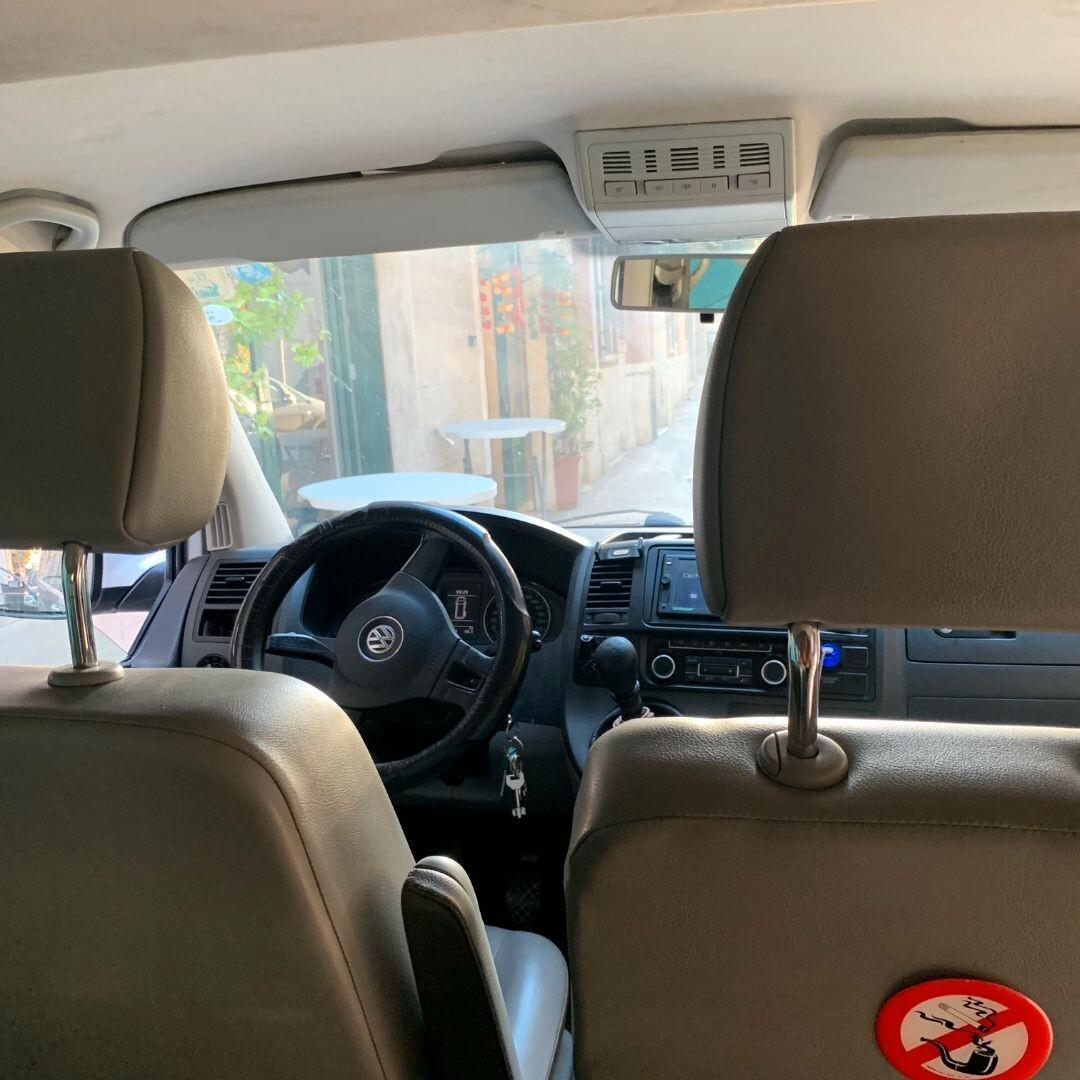 Volkswagen T5 Caravelle minivan