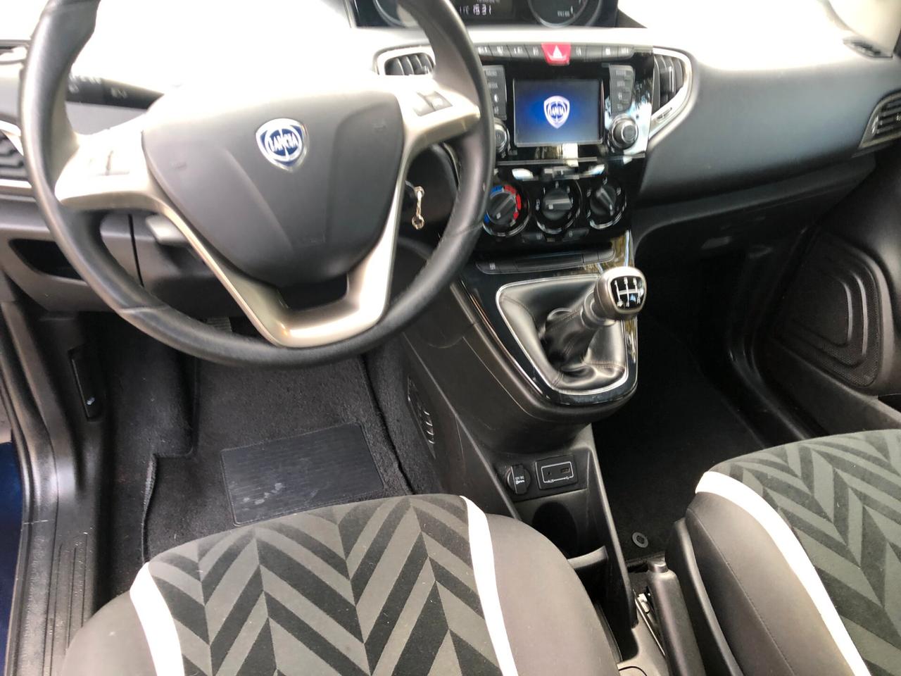 Lancia Ypsilon 1.2 69 CV 5 porte Gold