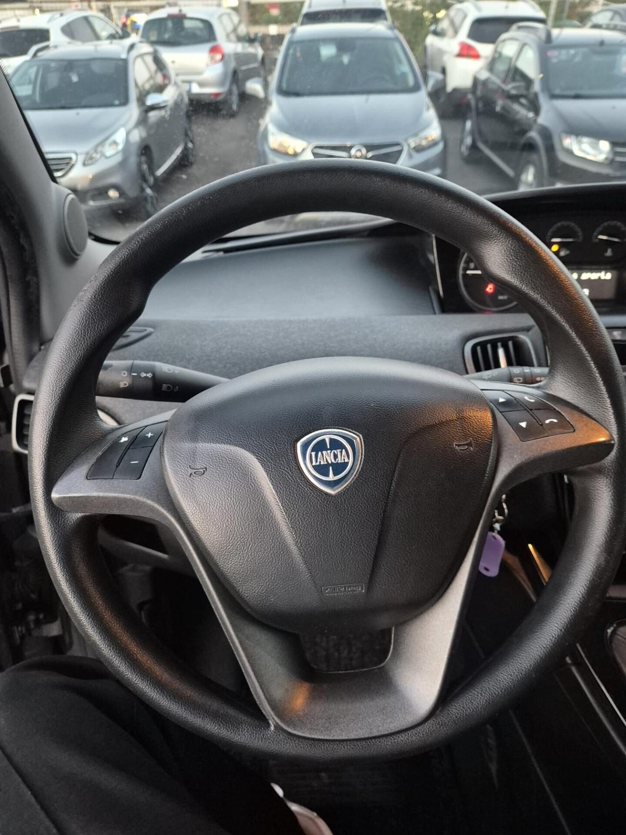 Lancia Ypsilon 1.2 69 CV 5 porte S&S Platinum