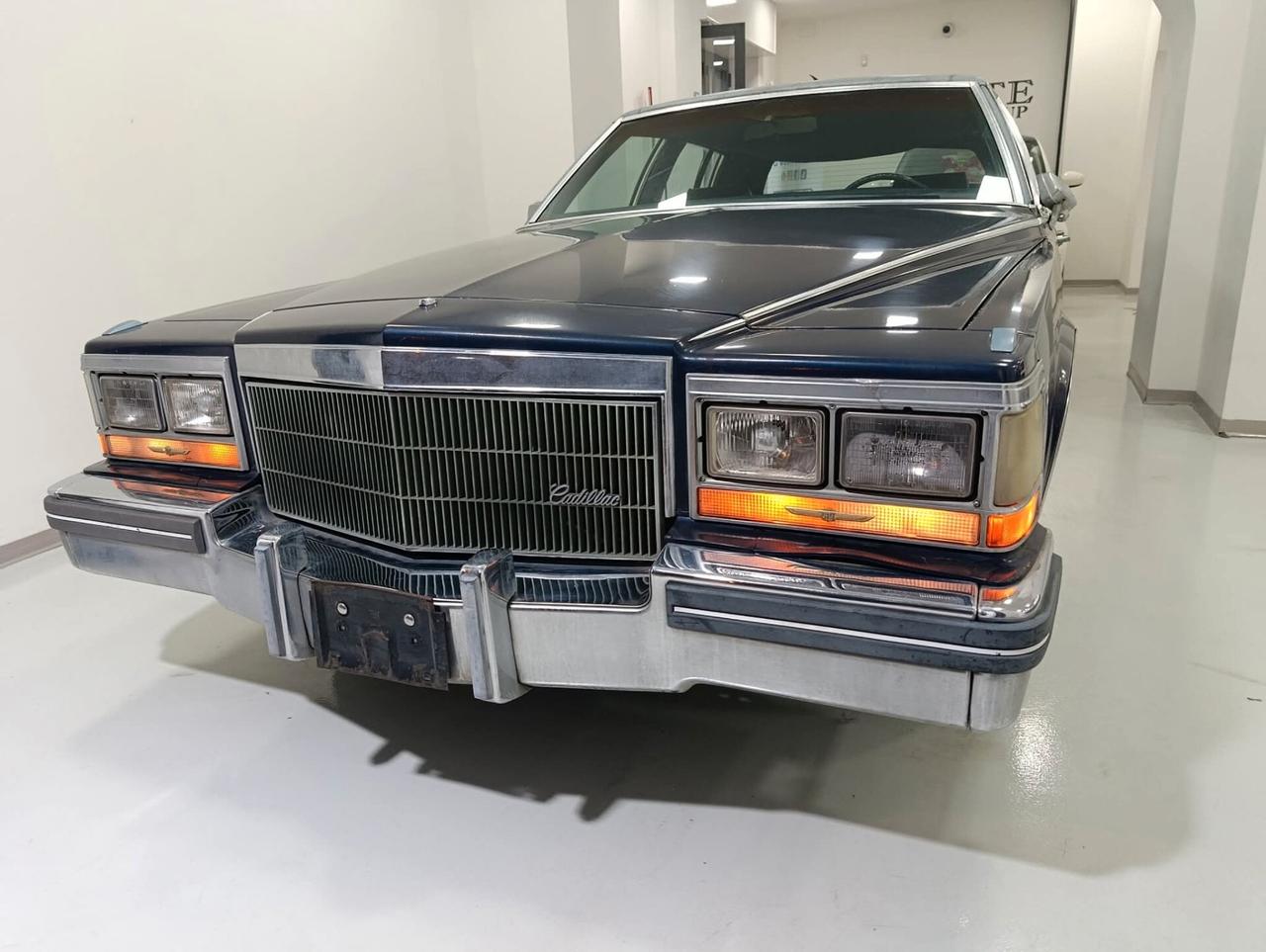 Cadillac Fleetwood BROUGHAM