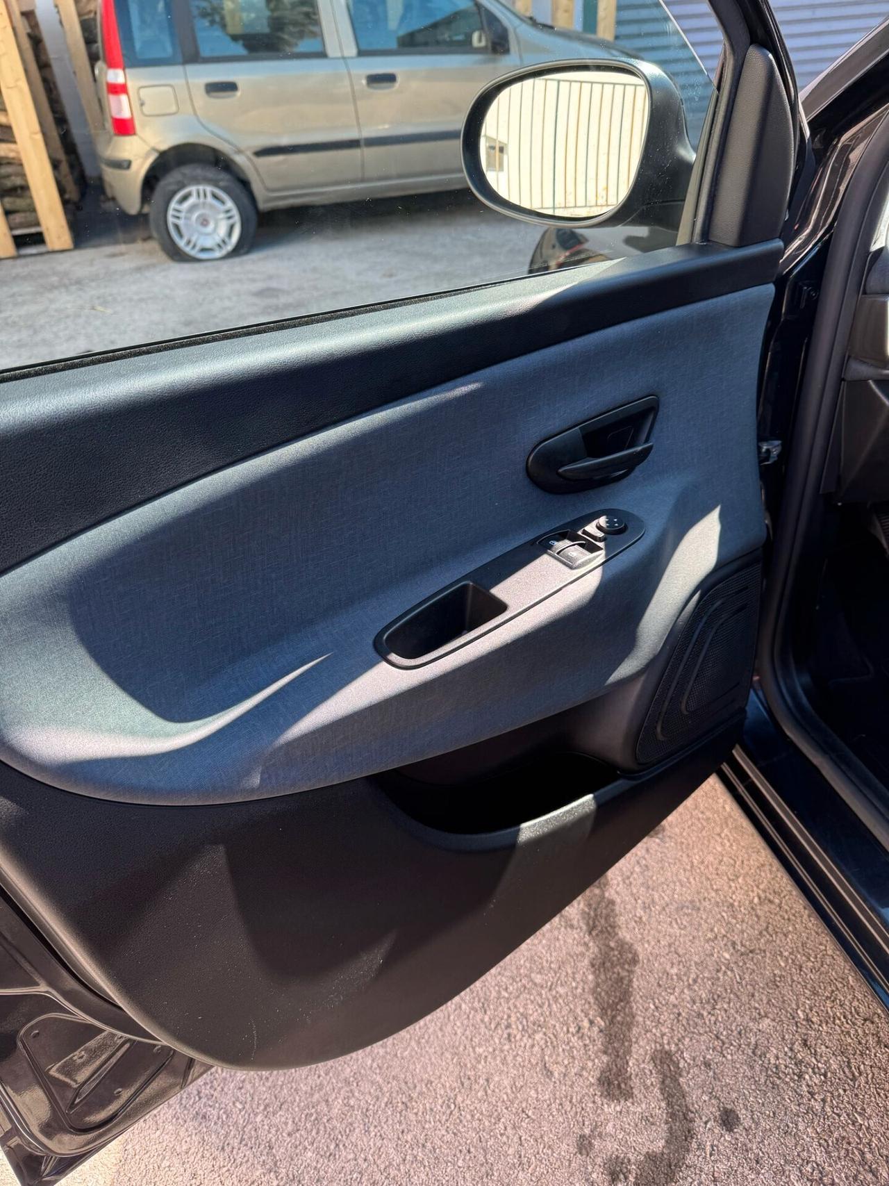 Lancia Ypsilon 1.0 FireFly 5 porte S&S Hybrid Alberta Ferretti